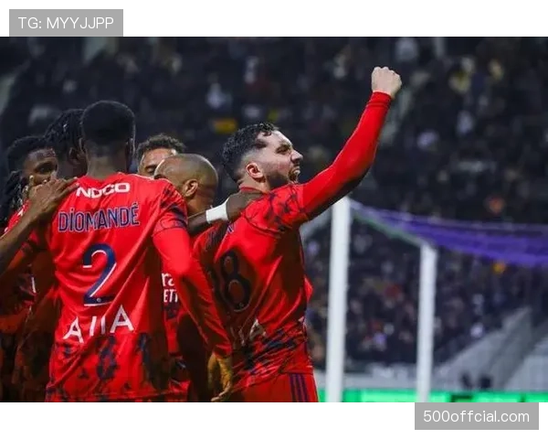 拉卡泽特拒绝英超报价，确认留守里昂挑战巴黎霸权